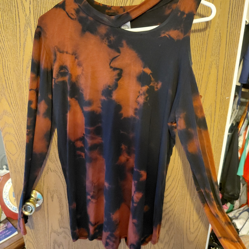 Go Couture Black and Orange Tie-Dye Top